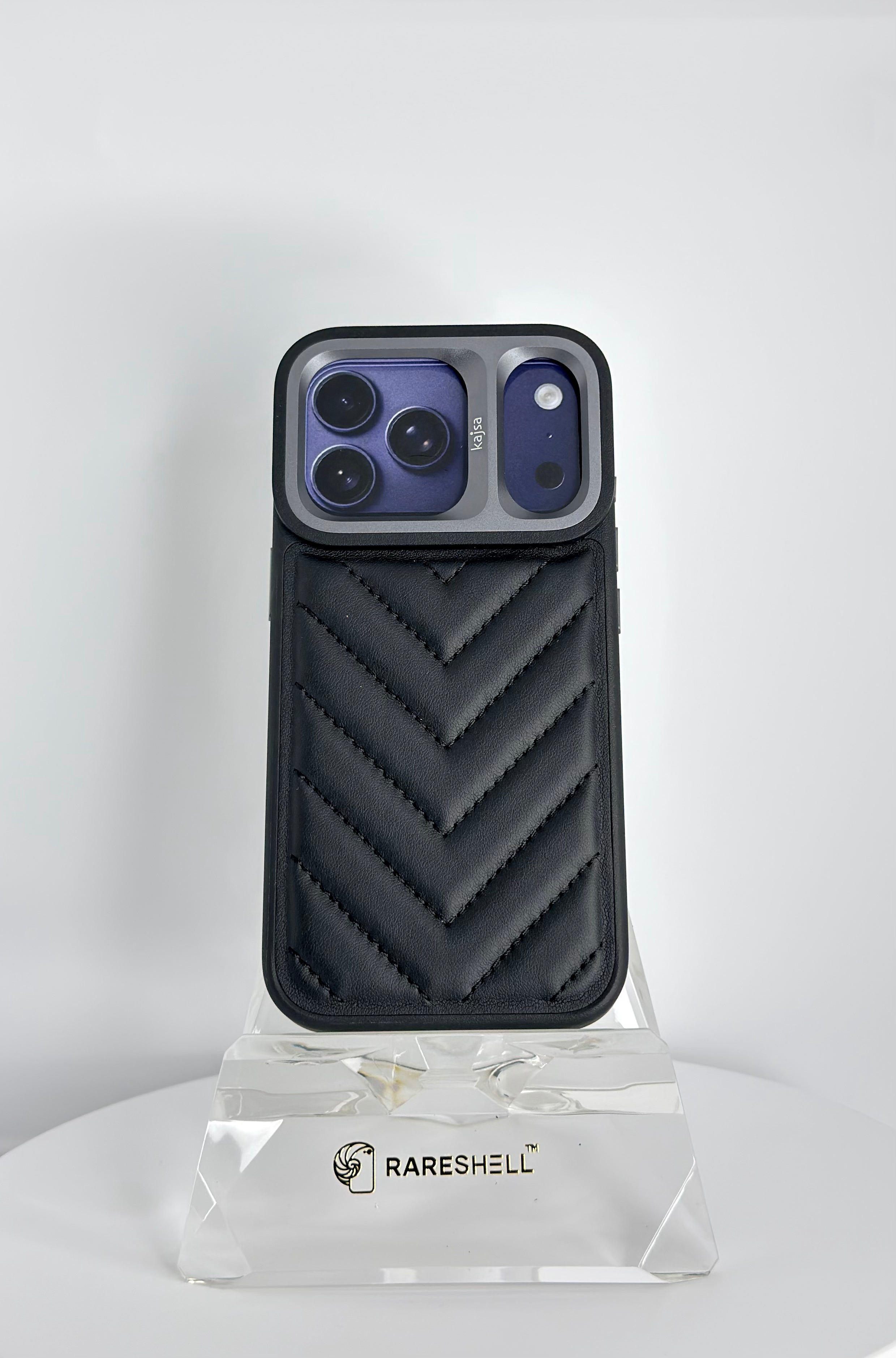 Kajsa Dale V Shape Case – iPhone 17 Pro