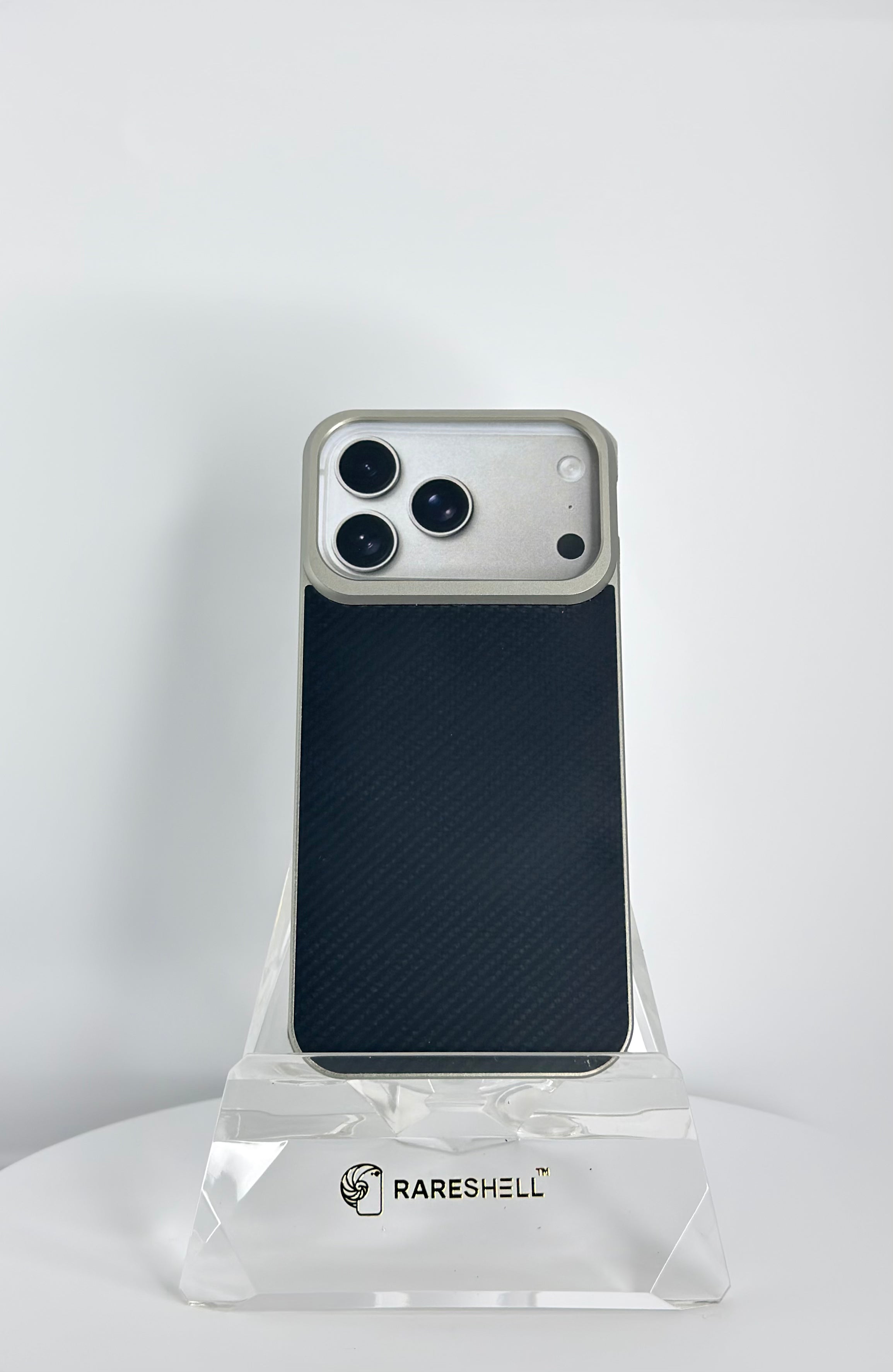 CarbonEdge MagSafe Plate Case – iPhone 17 Pro Max