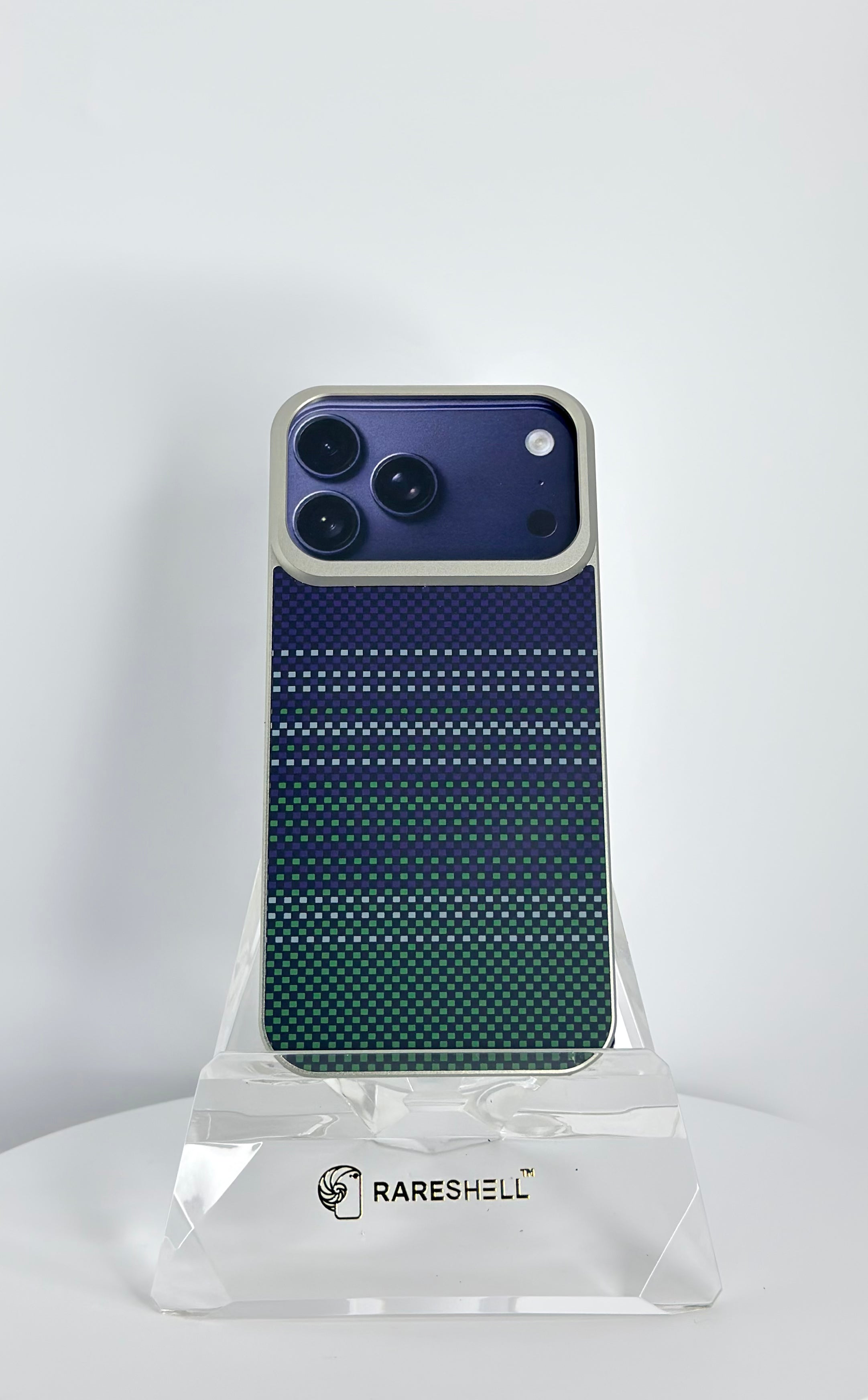 CarbonEdge MagSafe Plate Case – iPhone 17 Pro Max