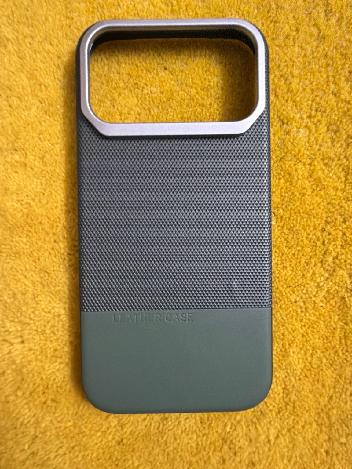Dual Texture Leather Case – iPhone 17 Pro Max