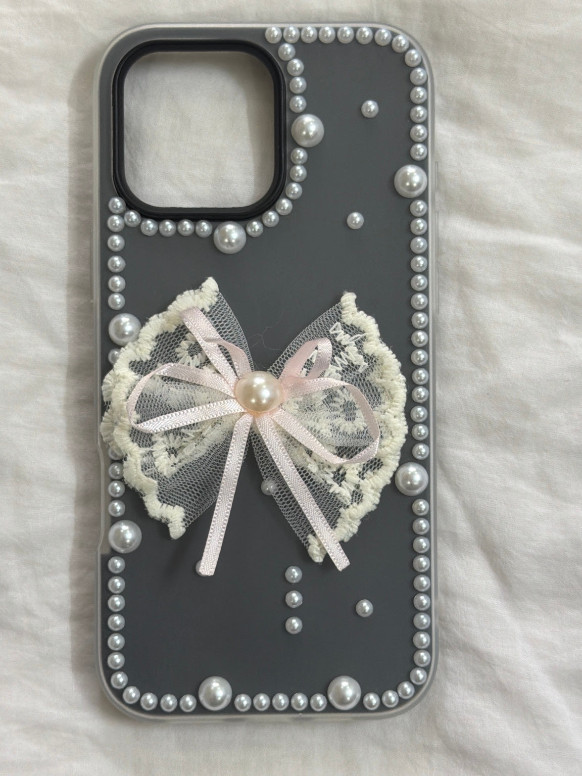 Pearl Veil Bow Case – iPhone 15 Pro