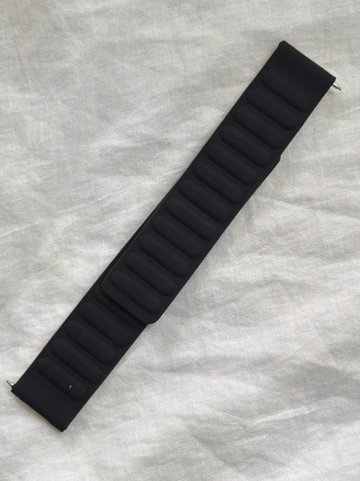 Magnetic Ridge Silicone Strap – Galaxy Watch Active / Active 2 / Watch 3 (20mm)