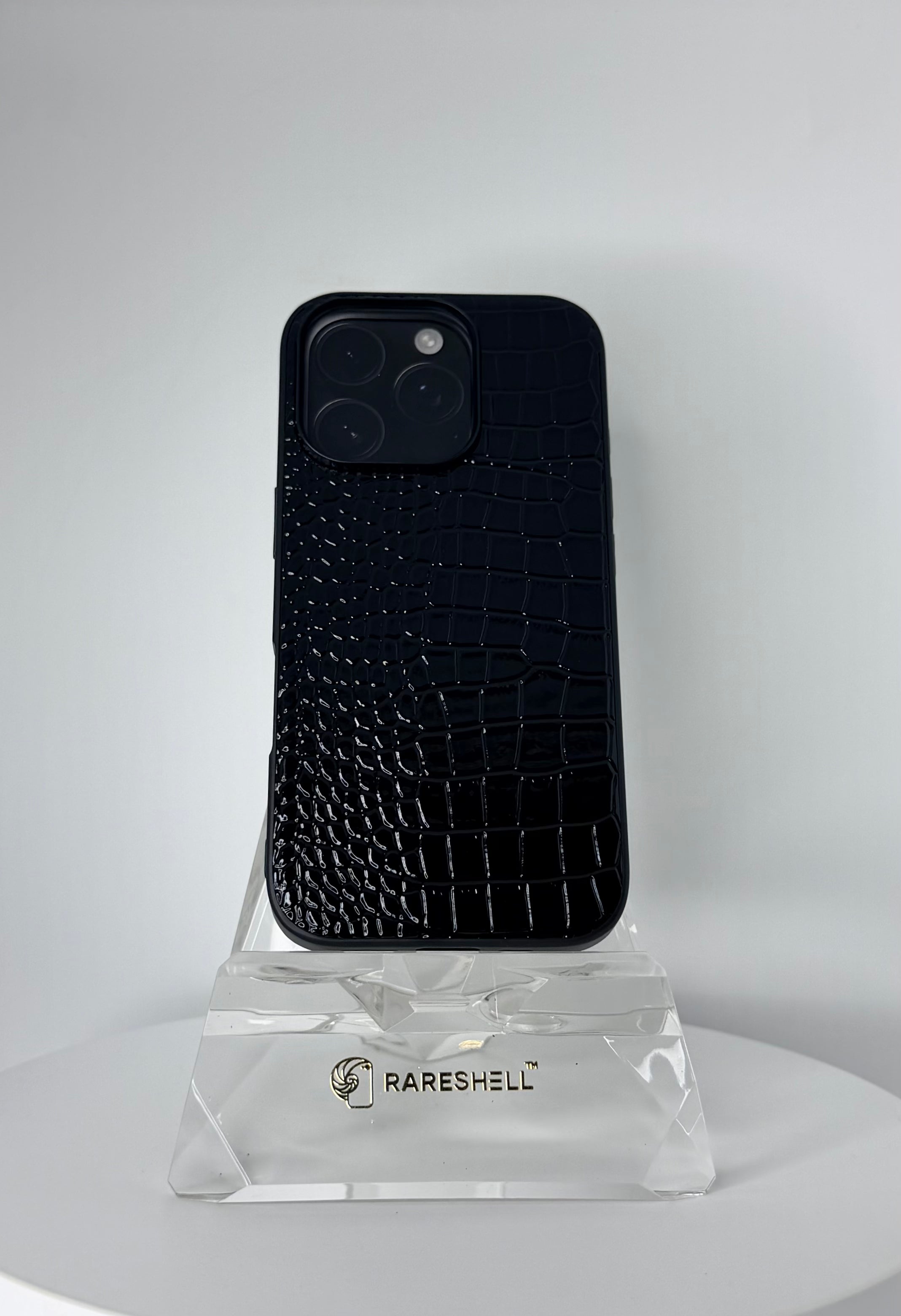 Diora Croc Leather Case – iPhone 16 Pro
