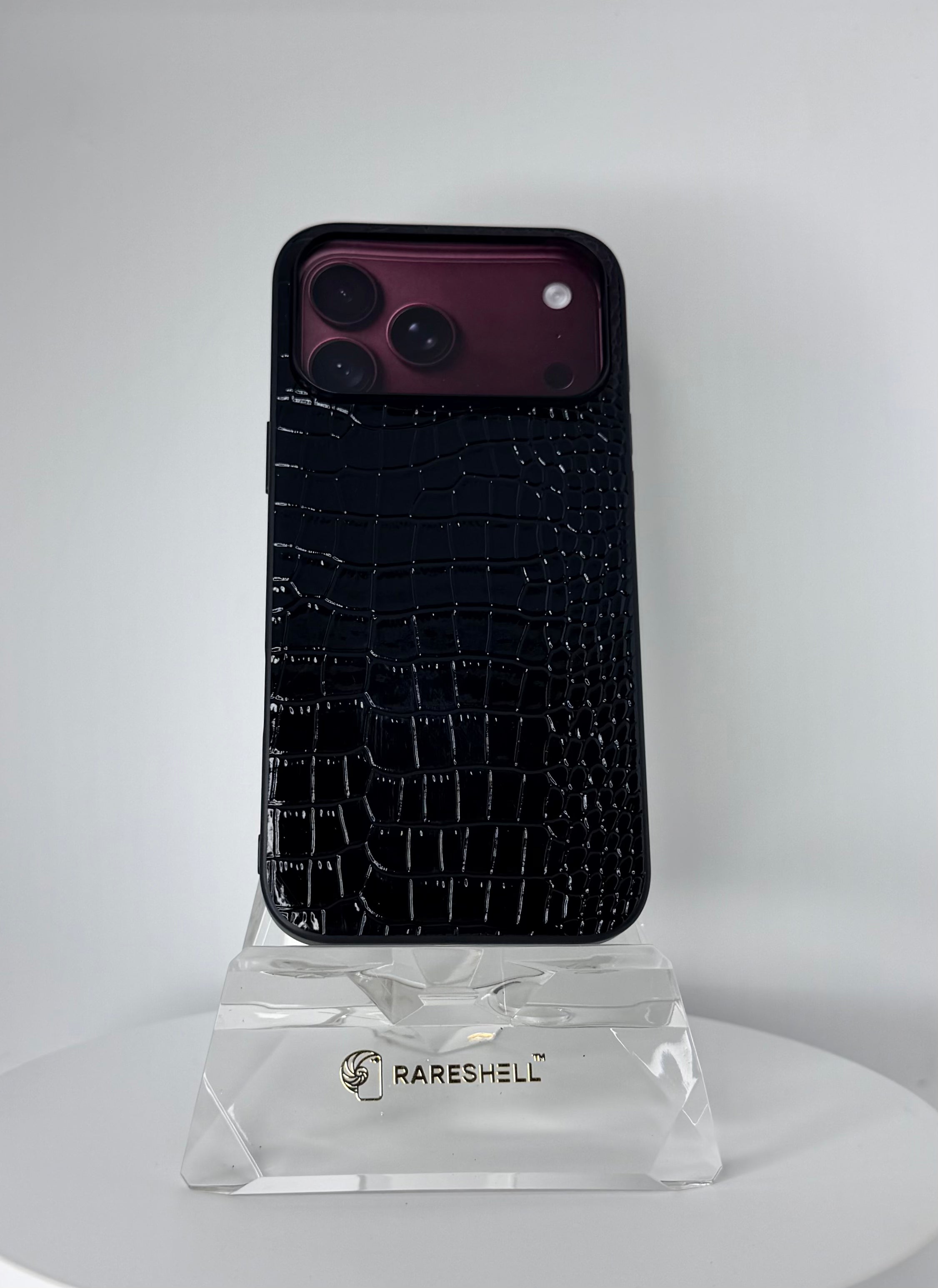 Diora Croc Leather Case – iPhone 18 Pro