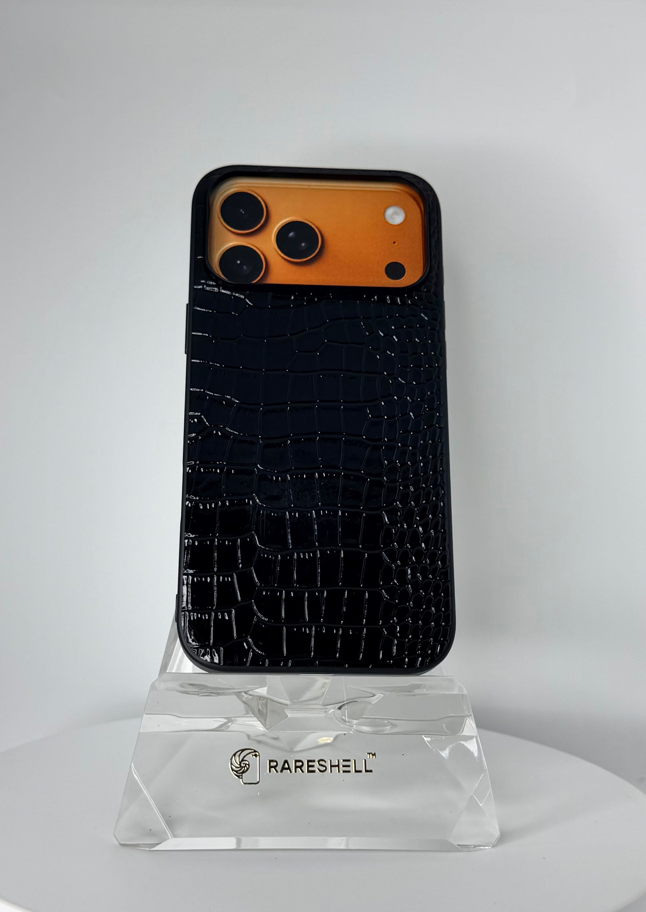 Diora Croc Leather Case – iPhone 17 Pro