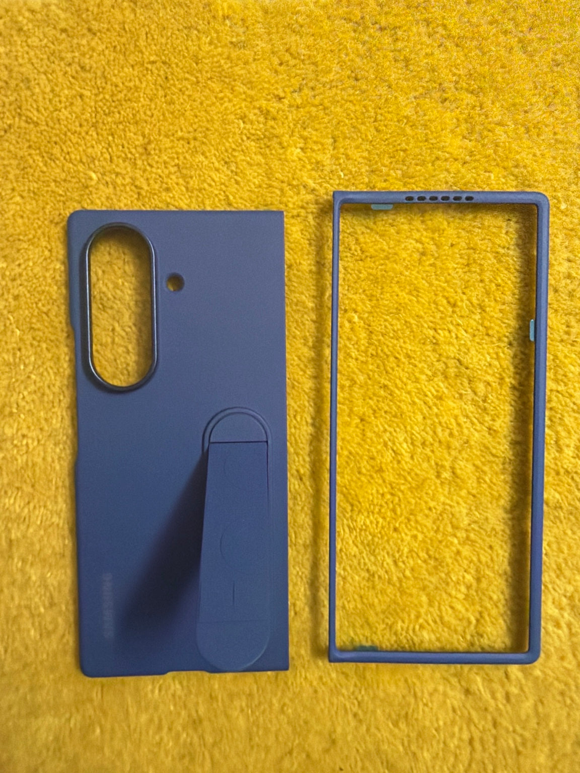 Standing Case – Galaxy Z Fold 7