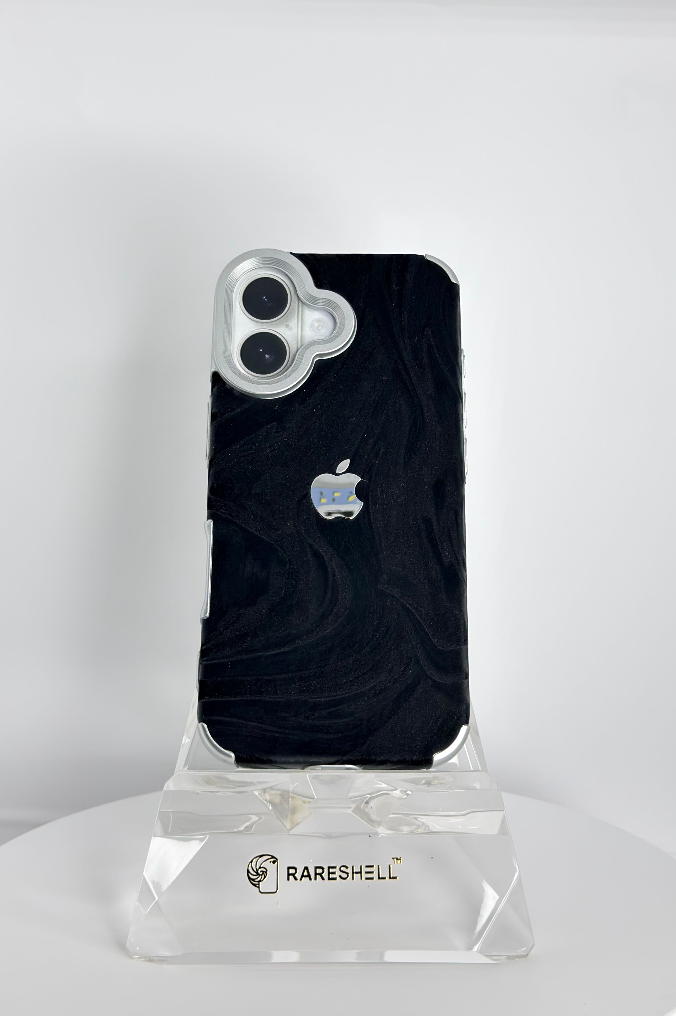 Veloura Shade Fabric Case – iPhone 17