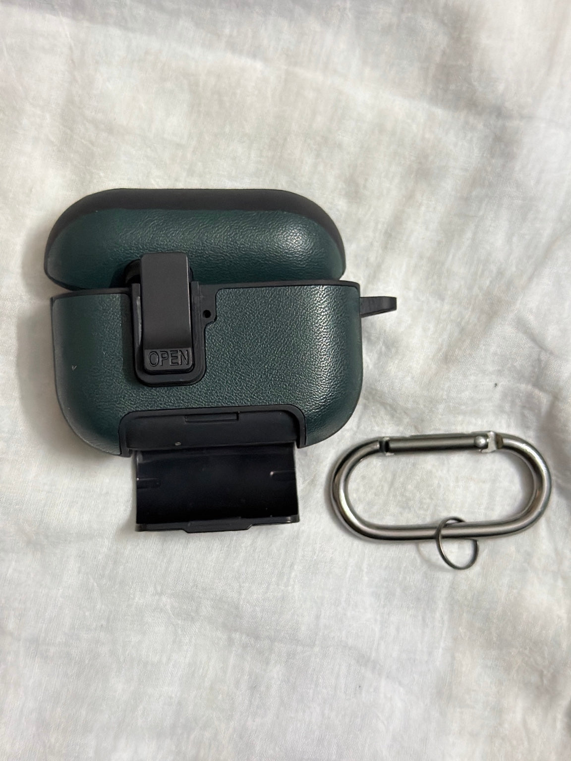 LatchCore StandLock AirPods Pro 3 Case