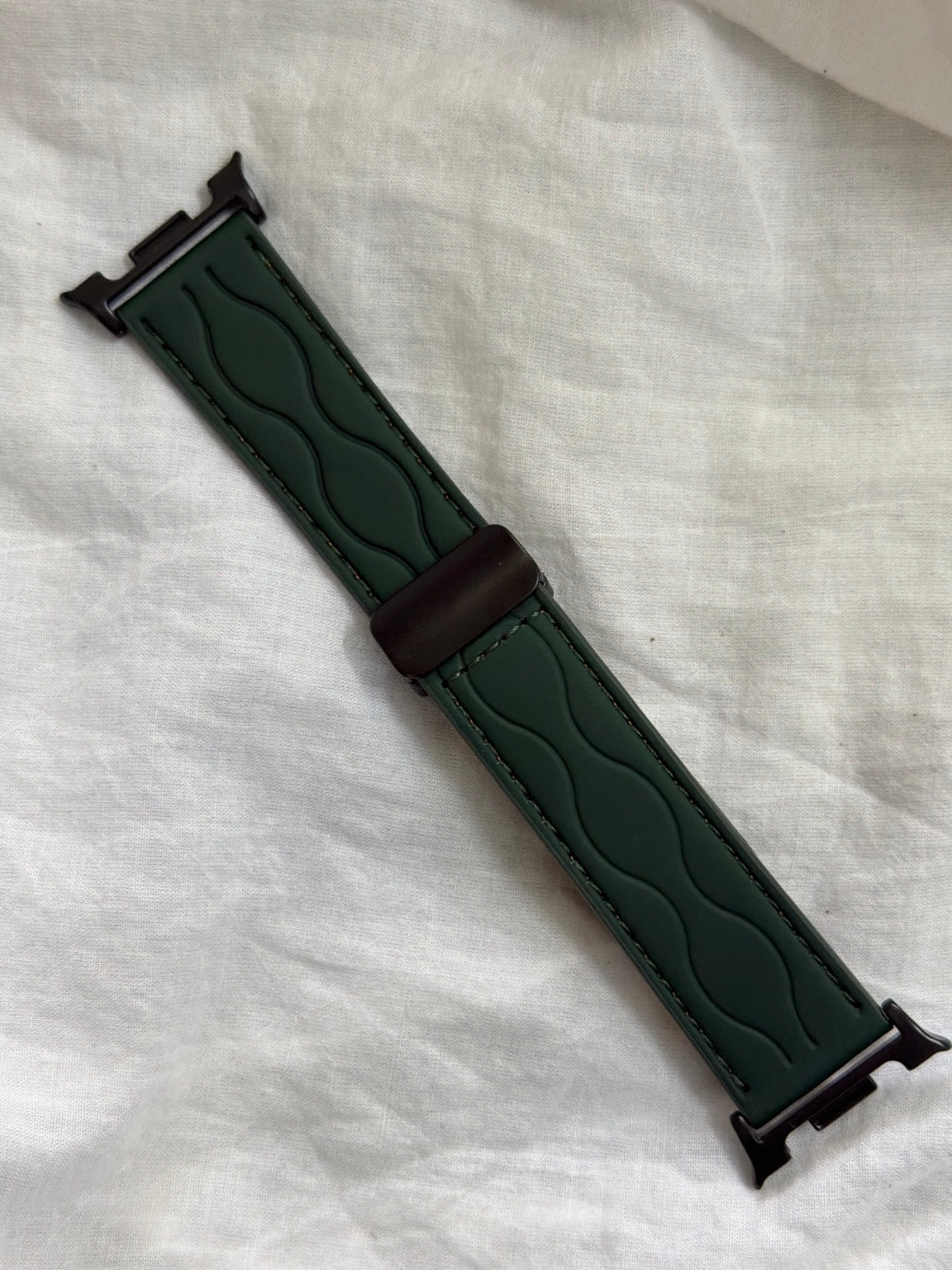 Wave Texture Magnetic Strap – Galaxy Watch 8 & 8 Classic (New Dynamic Lug Fit)