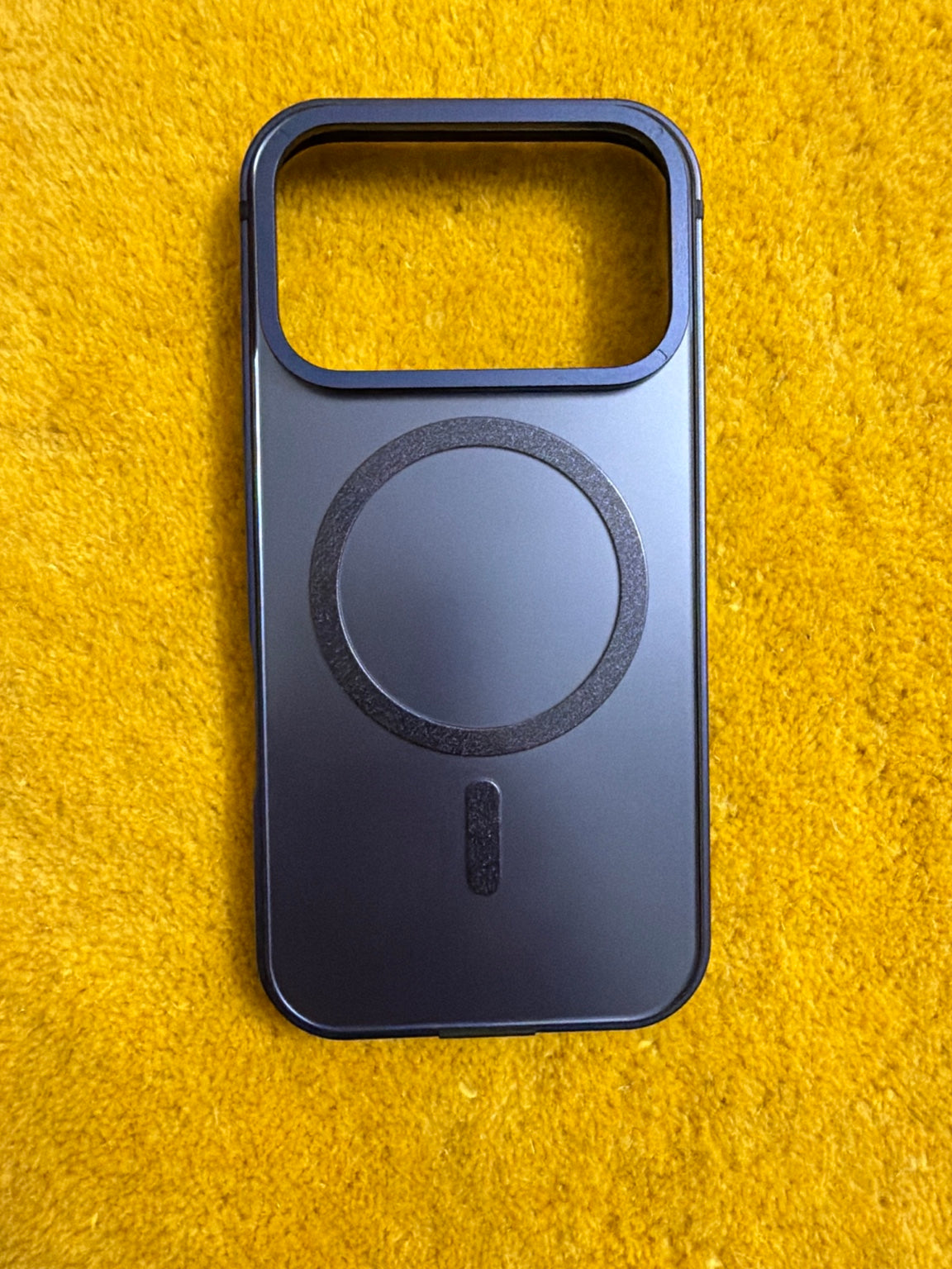Obsidian Plate MagSafe Case – iPhone 17 Pro