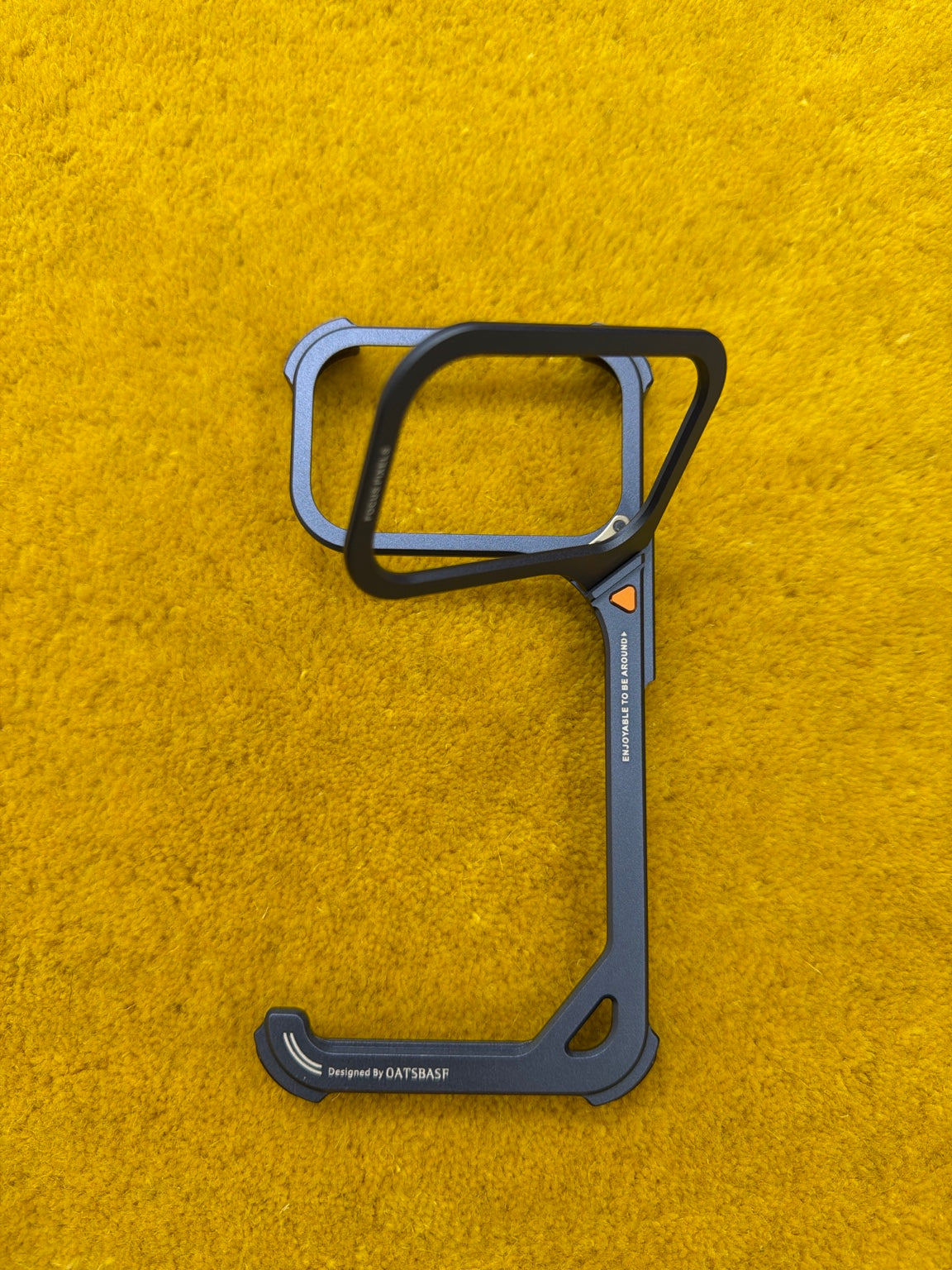 Oatsbasf Metal Frame Camera Stand Case – iPhone 17 Pro