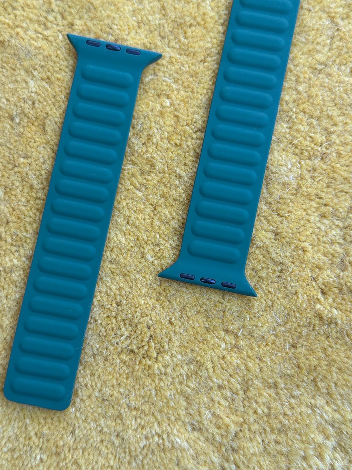 Silicone Magnetic Link Apple Watch Strap (42/44/45/46/49mm)